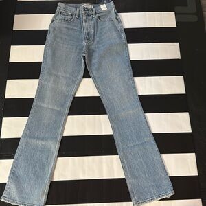 ABERCROMBIE AND FITCH ULTRA HIGH RISE JEAN